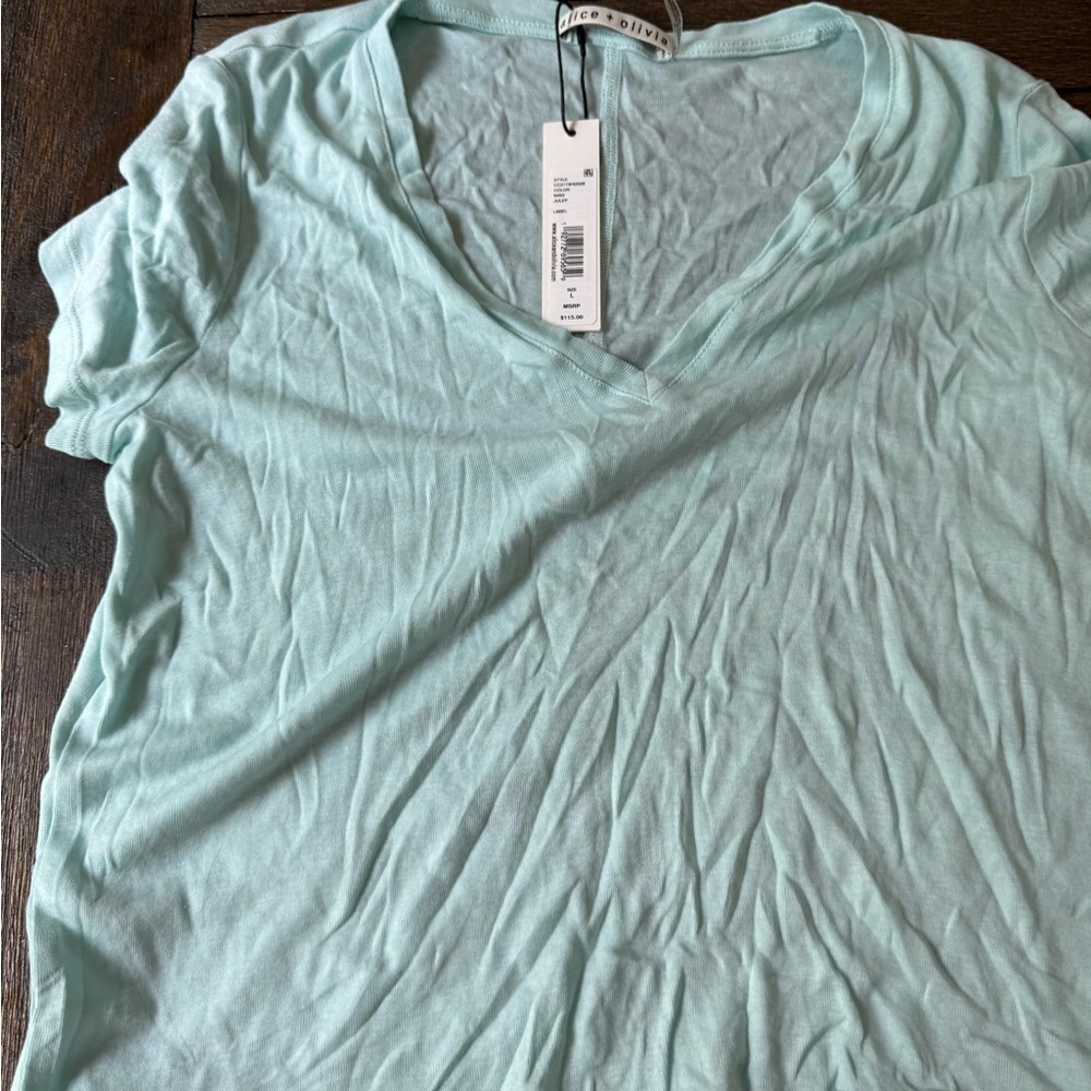 Alice + Olivia NWT v-neck tee size Large - Picture 2 of 4